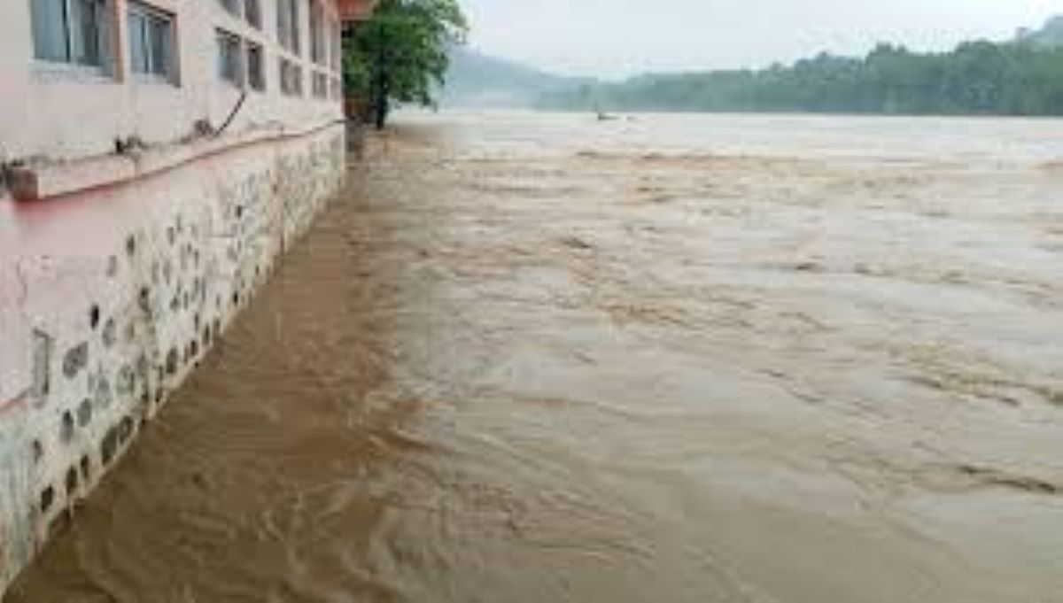 नदीमा बाढीको उच्च र अति उच्च जोखिम, सचेत हुन आग्रह