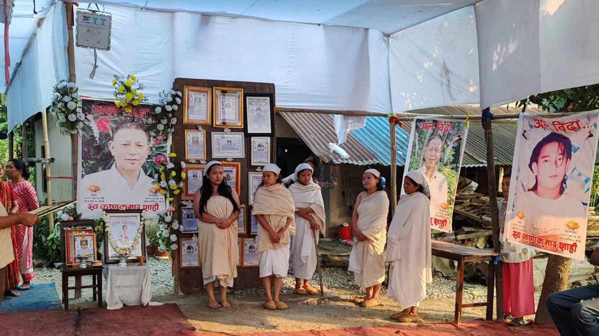 बुवाको किरिया गर्दै ५ जना छोरी, भन्छन्– बुवाको त्यागको सम्मान गर्दै काजकिरिया गरेका हौं