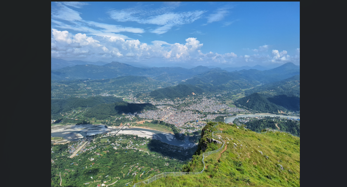 दसैँ सुरु भएसँगै मानुङकोटमा पर्यटकको चहलपहल