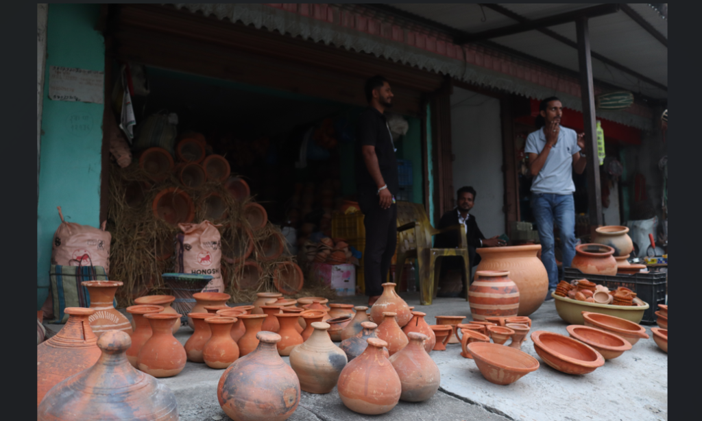 माटोका भाँडा बेचेर मासिक ८० हजारसम्म आम्दानी