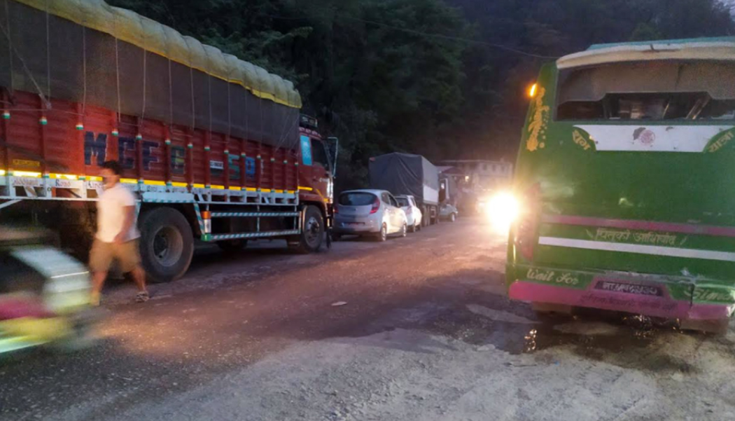 दाउन्ने सडकखण्डमा ठूला मालवाहक सवारीसाधन सञ्चालनमा रोक