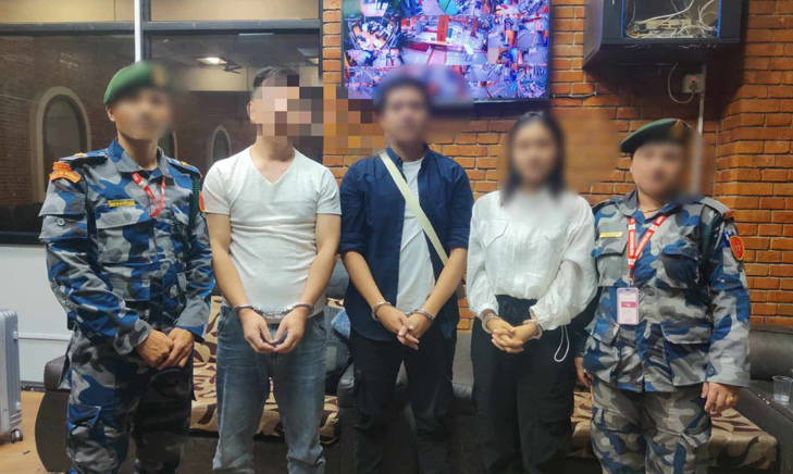 त्रिभुवन विमानस्थलबाट ५ किलो ७ सय ग्राम सुनसहित  ३ जना पक्राउ