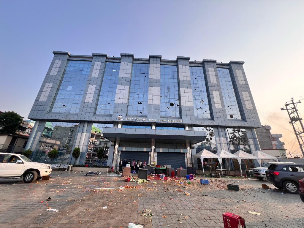 भाटभटेनीमा भएको तोडफोडमा ८० लाखभन्दा बढीको क्षति
