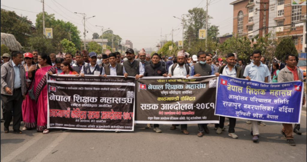 आन्दोलनरत शिक्षकहरुले आम शैक्षिक हड्ताल घोषणा गरे
