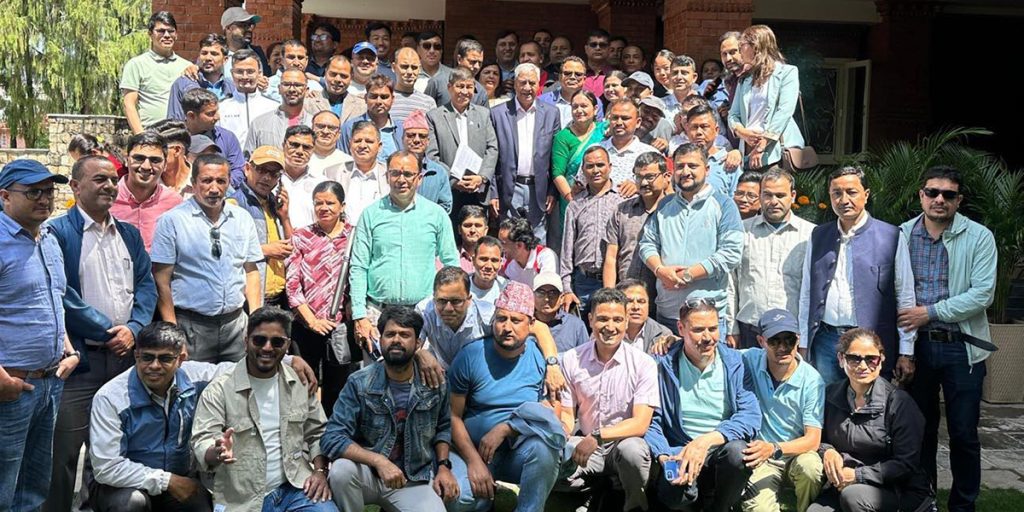 ६ बुँदे माग राख्दै कर्मचारी युनियनले घेराउ गर्यो देउवा निवास