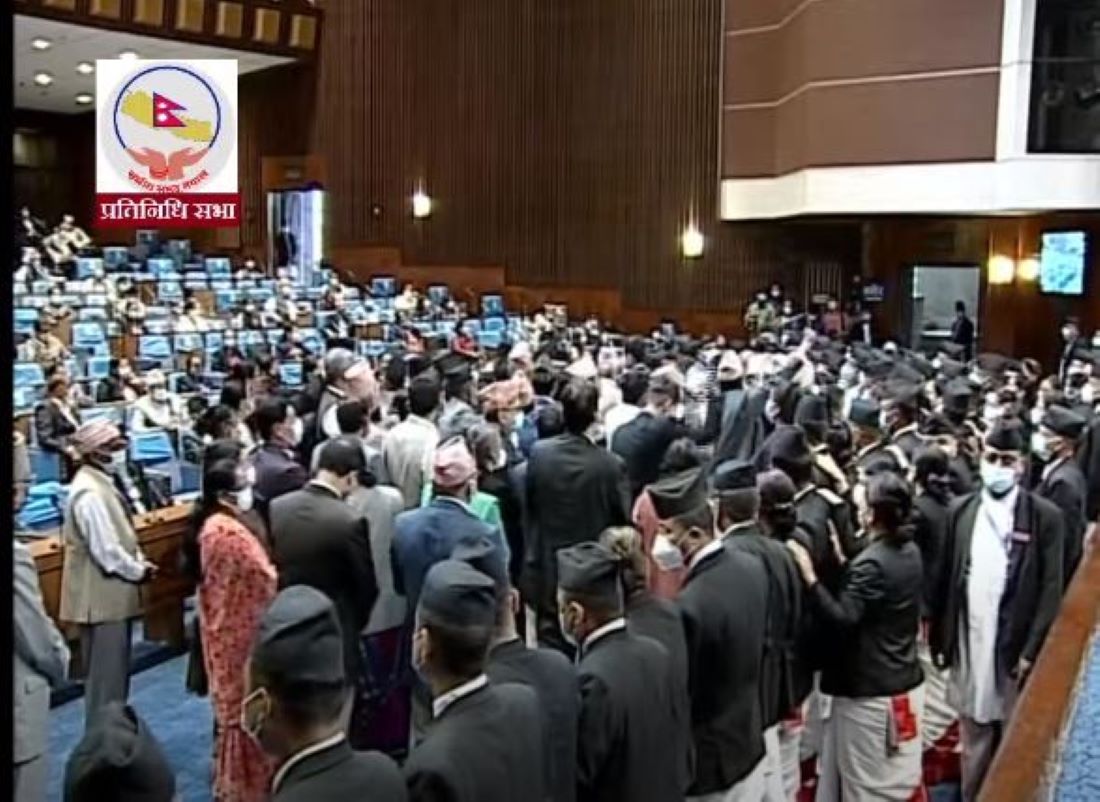 संसद्मा राप्रपा र रास्वपाका सांसदको अवराेध कायमै, प्रधानमन्त्रीको प्रश्नोत्तर प्रभावित