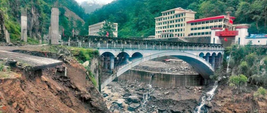 बाढी-पहिरोले रसुवागढी नाका क्षतिग्रस्त, दर्जनौ गाडी बगे