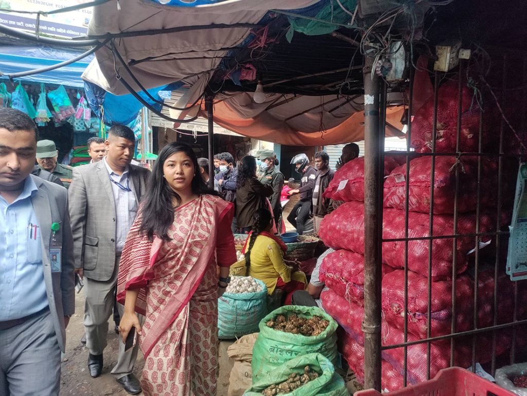 बजारलाई थप व्यवस्थित बनाउन अनुगमनलाई तीव्रता दिँदै काठमाडौँ महानगरपालिका
