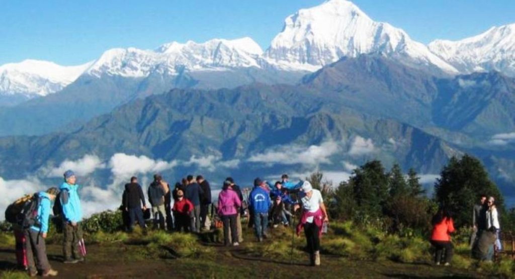 दश हिमाल, सूर्योदय र सूर्यास्त नियाल्न नगरकोटमा पर्यटक