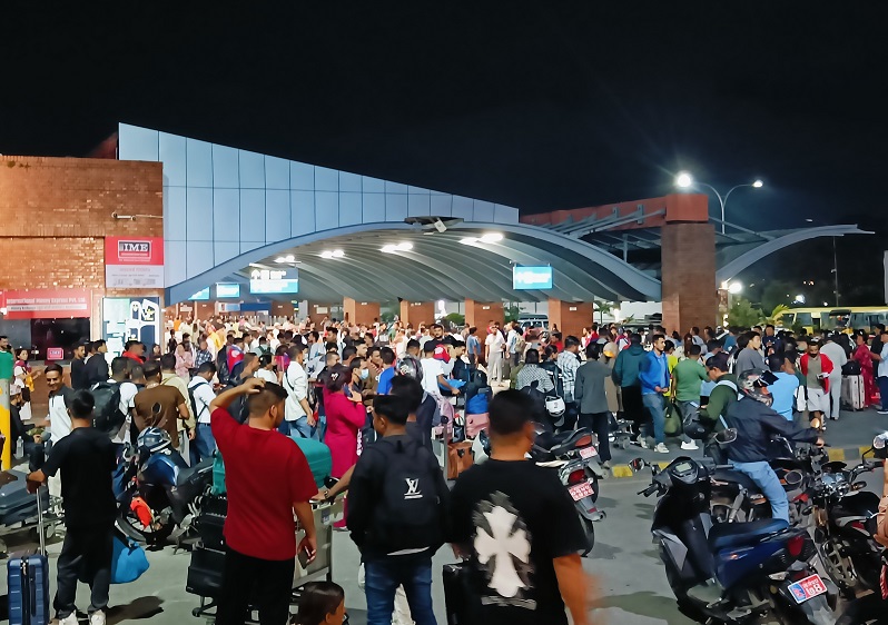 किन घट्यो सन् २०२५ मा विदेश जाने नेपालीको सङ्ख्या ?