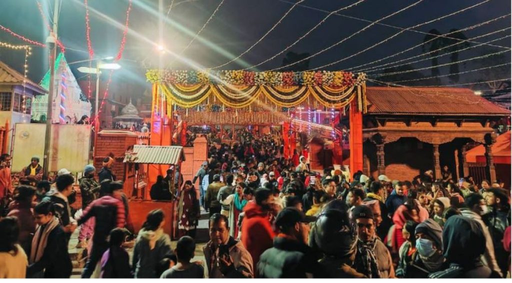 आज महाशिवरात्रि पर्व भक्तिपूर्वक मनाइँदै, शिवमन्दिरमा दर्शनार्थीको घुइँचो