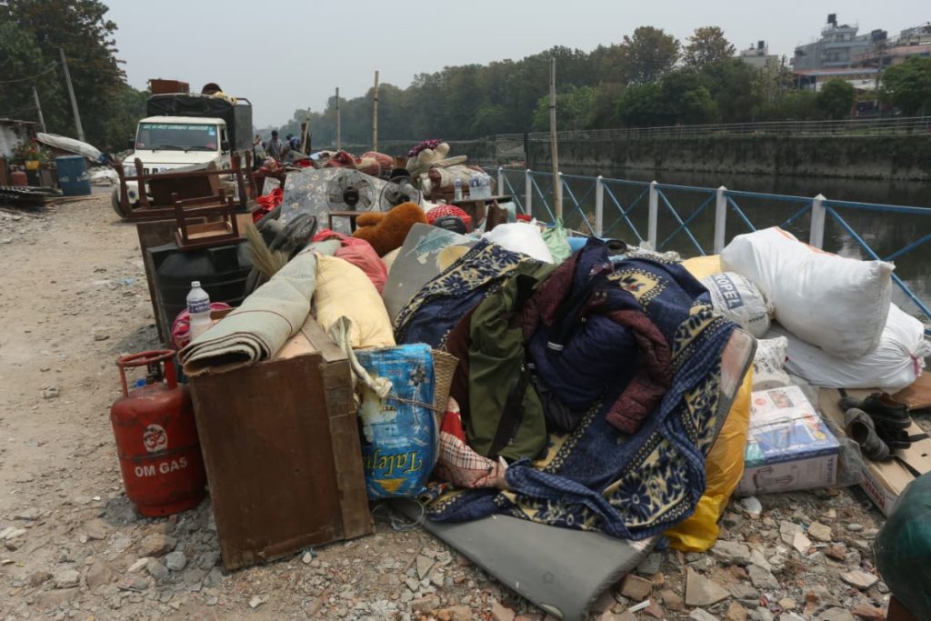 पाँच ठाउँमा ८७१ ‘अनधिकृत’ घरधुरी सुकुम्बासी, ५६ परिवारले घर नभएको विवरण टिपाए