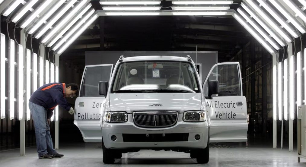 अप्रिलमा चीनको विद्युतीय गाडीको निर्यात ४० प्रतिशतले बढ्यो