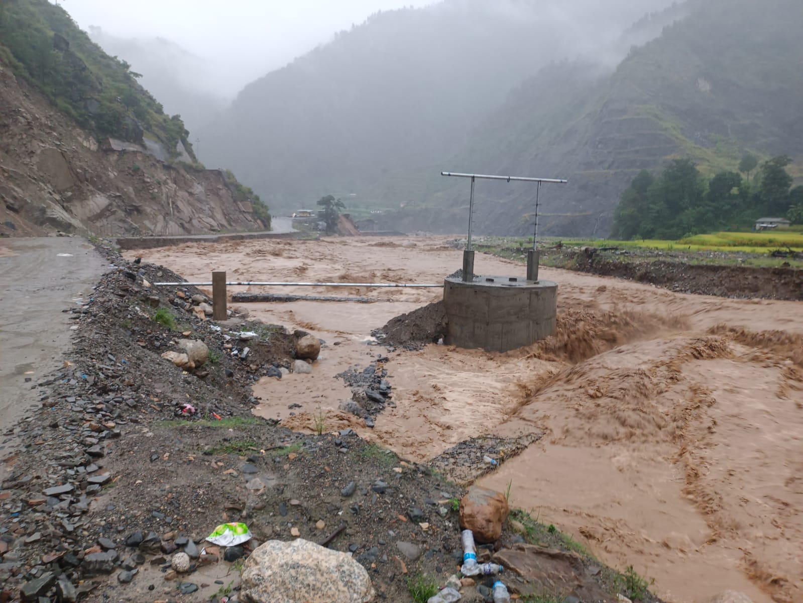 रसुवागढी भन्सार यार्डबाट सयौँ ईभी र अर्बौंका सामान बगे