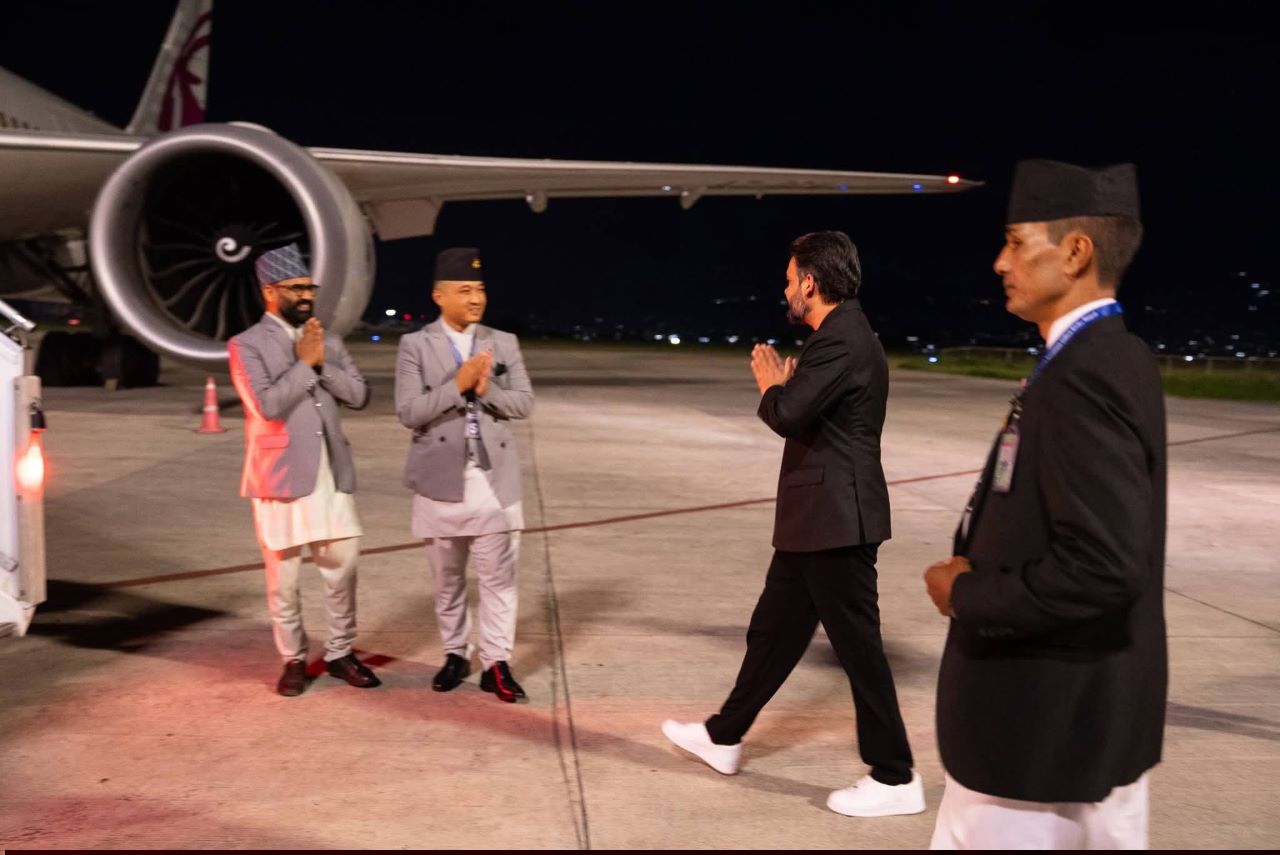सामान्य नागरिकझैं अमेरिका लागे प्रम बालेन, बिदाइमा पुष्पगुच्छा पनि दिइएन