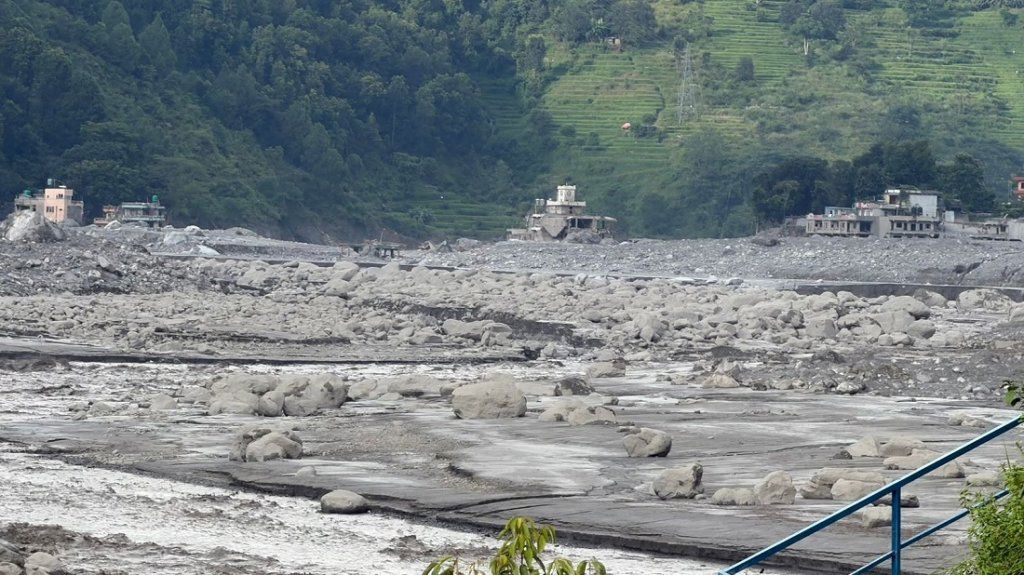 भोटेकोशी बाढीः एउटै घरभित्र २२ जनाको शव फेलाा