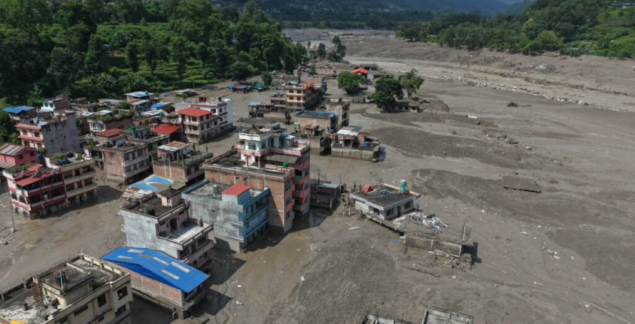 विनाशकारी बाढीपछि ११ हजार ९९३ जनाको उद्धार, चार हजार २१६ जना अझै सम्पर्कविहीन